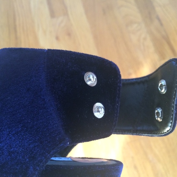 Madden chunky blue velvet heels NWOT size 7M - Picture 6 of 8